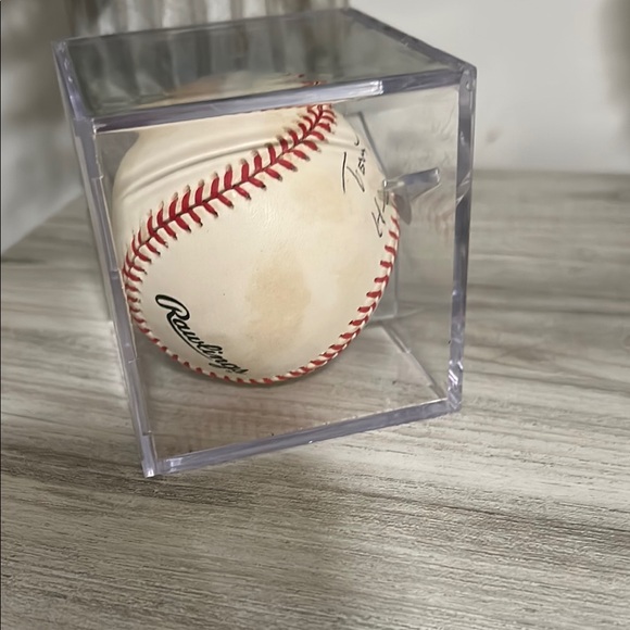 Tommy Lasorda autographed Baseball in case - Picture 5 of 7